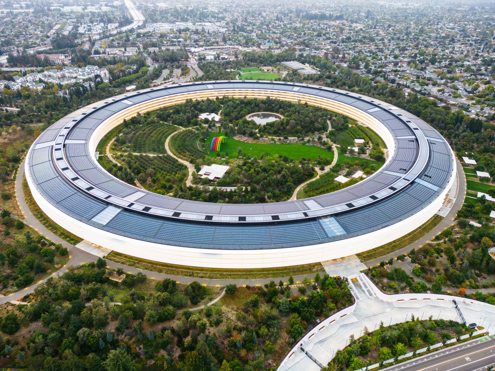 AAPL - A Congressman Sold in January, Disclosed It in August, and Then Apple Named a New CEO on September 1
